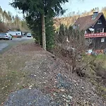 Monteur- Und Waldrauschen アパート